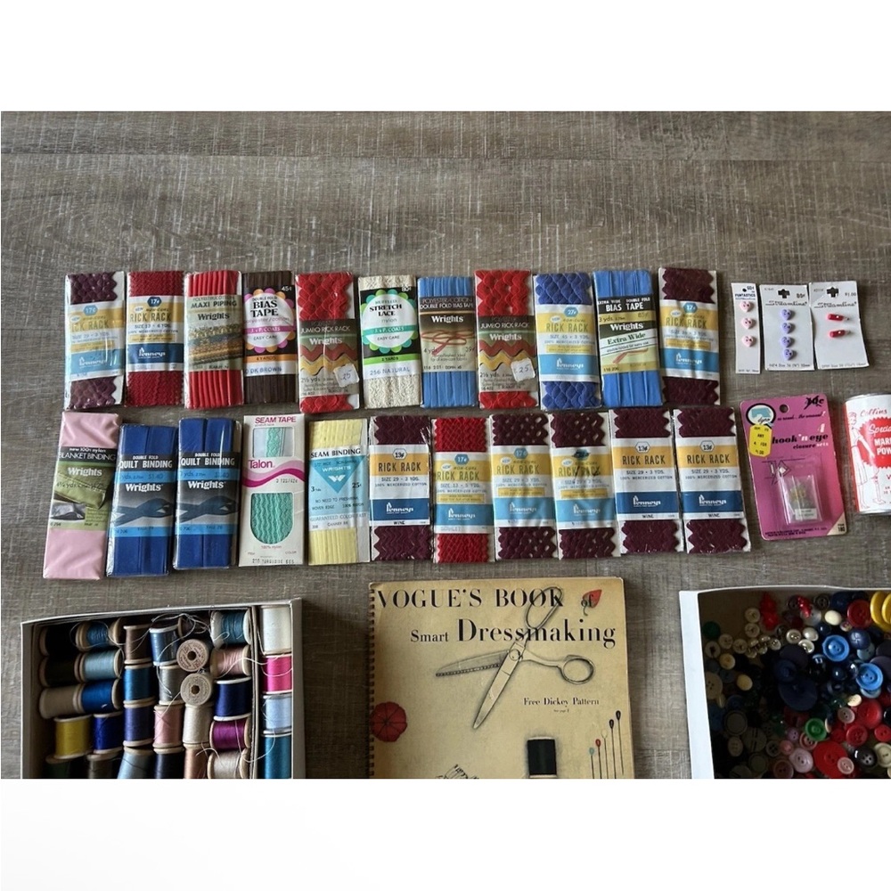 Huge Lot VTG Sewing Buttons Piping Thread Assorted Vogue Dressmaker Book Bundle - Picture 6 of 11